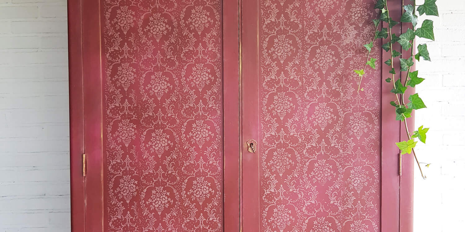 armadio-copertina armadio con decorazioni a mano